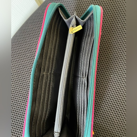 EUC Fossil Floral Print Wallet - Picture 6 of 6